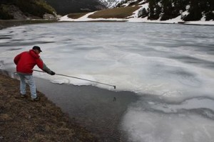 Paolo Goglio- action rod su lago ghiacciato